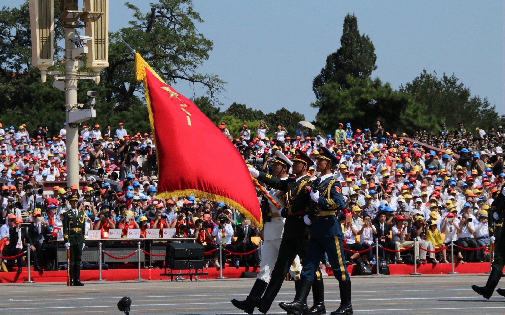 沉稳控场与疯狂突破两种风格的对比