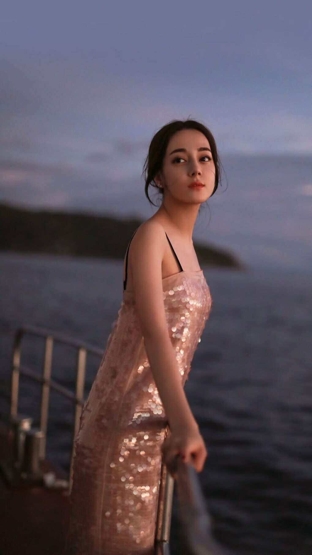 中国足球联赛中票价与观众收入之间的平衡策略，足球门票收入